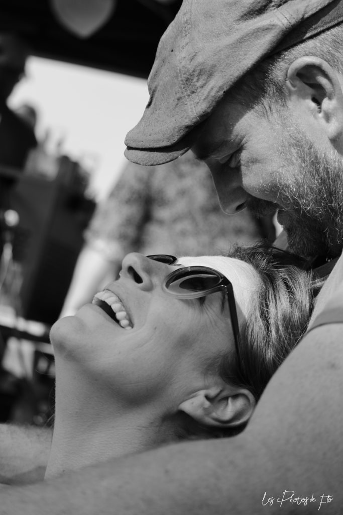 Portrait noir et blanc amoureux