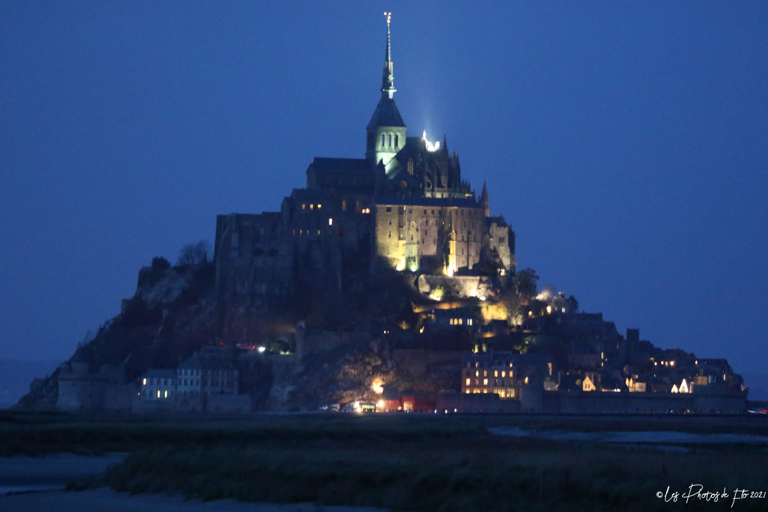 mont saint michel de nuit